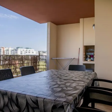 B13 - Marina Condominium Appartement *